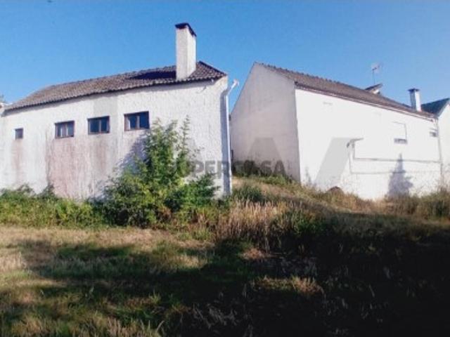 Moradia T3 com Grande Potencial 2.056 m² de Terreno | Centro de Portugal