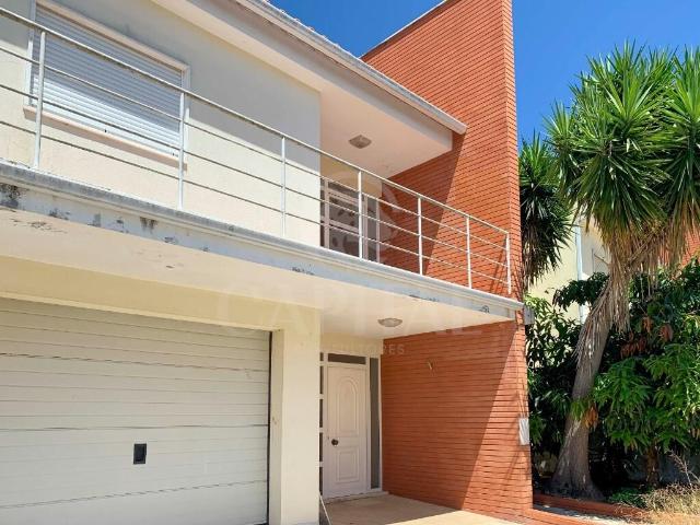Moradia T3 com Jardim, Garagem e Cave a 10 Minutos das Praias de Sesimbra