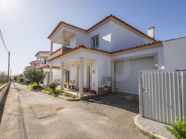 Moradia T3 com Jardim e Churrasqueira Casal Pardo, Alfeizerão