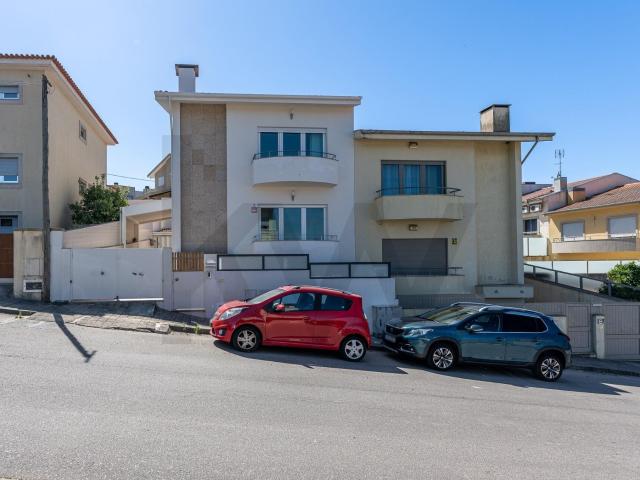 Moradia T3 com jardim e garagem, Jovim, Gondomar