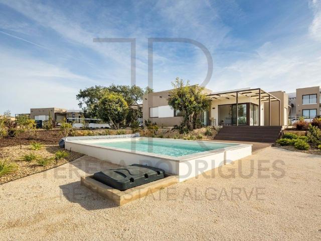 Moradia T3 com jardim e piscina privada à venda em Ferragudo 82m² Estômbar e Parchal