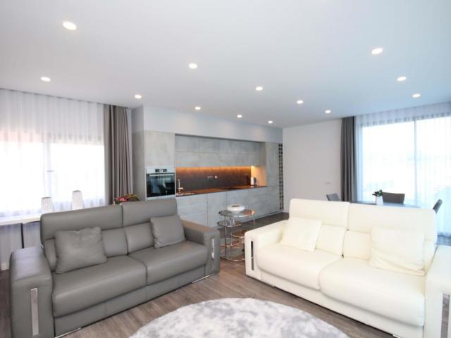 Moradia com 3 quartos com piscina ampla e jardim em Olhos de. 248m² Albufeira e olhos de água
