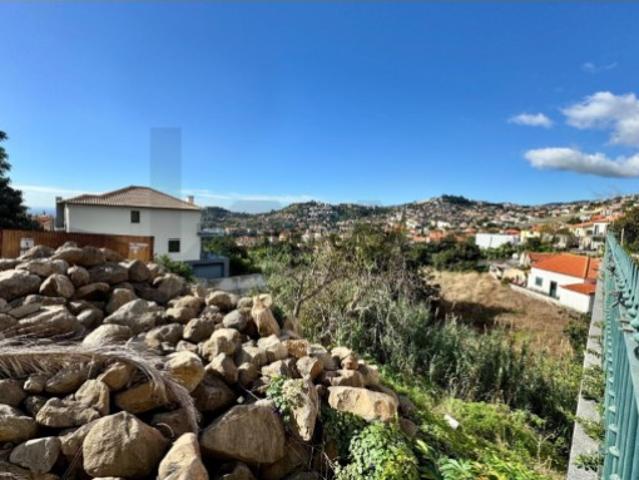Moradia T3 com Jardim numa Urbanização Tranquila e Familiar São Roque, Funchal Portugal