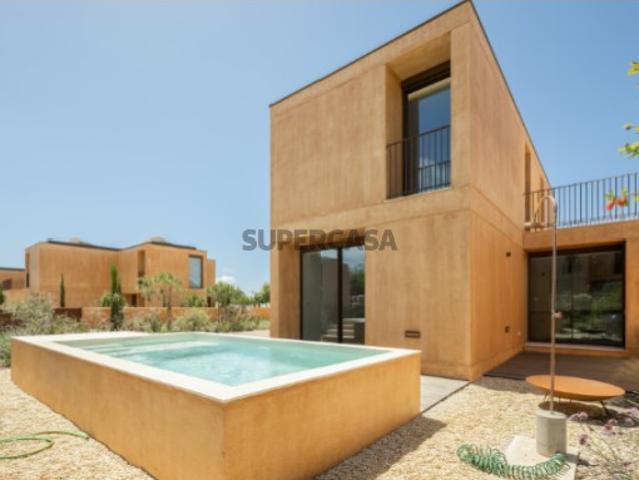 Moradia T3 com piscina e garagem, em Vilamoura, Algarve