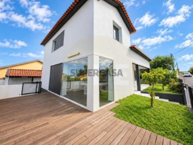 Moradia T3 com Jardim, Terraço e Garagem Pico da Pedra