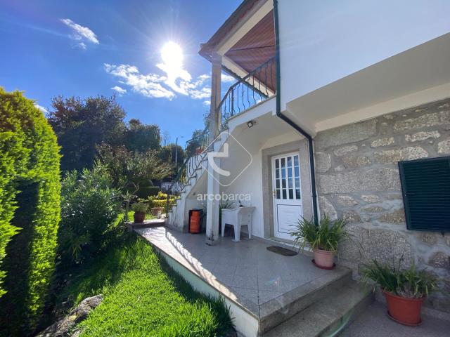 Moradia T3 com Jardim, Vistas e Garagem em Parada – Arcos de Valdevez