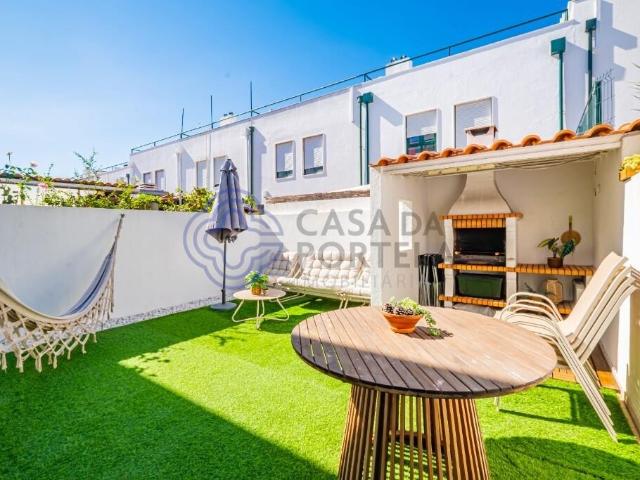 Moradia T3 com lareira, logradouro, churrasqueira, terraço e garagem no Gaio–Rosário