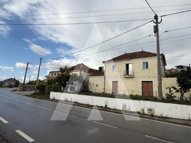 Moradia T3 com Logradouro e Anexos em SANTIAGO DE LITÉM