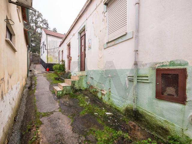 Moradia T3 com Logradouro para Recuperar nas Lages – Coimbra
