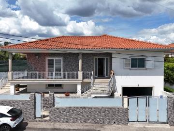 Moradia T3 com Open Space, Garagem para 3 Carros e Jardim