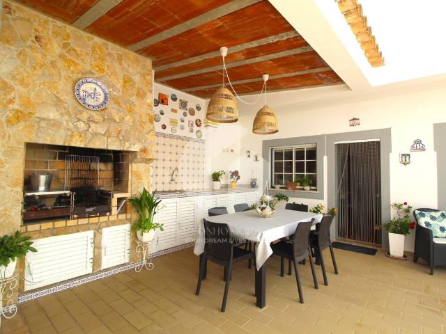 Moradia T3 Com Pátio Na Baixa De Olhão 141m² Olhão