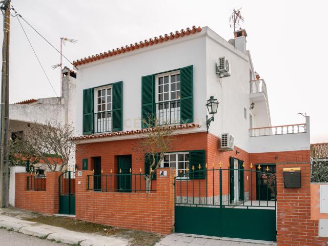 Moradia T3 com Piscina na Aldeia da Granja
