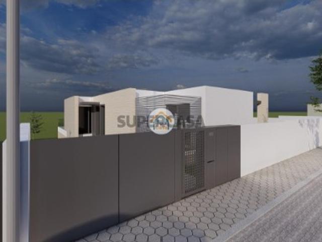 Moradia T3 com Piscina na Granja Três Suítes, Eficiência e Conforto com Acabamentos Premium