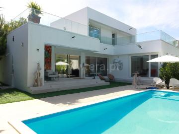 Moradia T3 com Piscina no Alto das Vinhas 197m² Sesimbra Castelo
