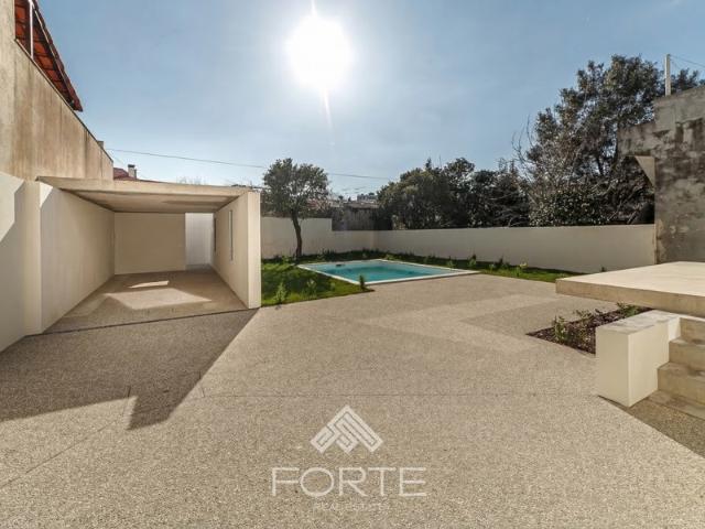 Moradia T3 com Piscina no centro de São João da Madeira
