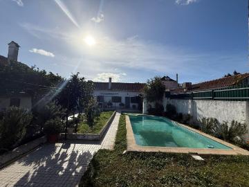 Moradia T3 com Piscina Aveiras de Baixo