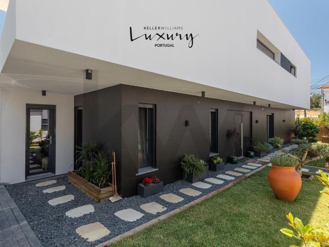 Moradia T3 com piscina a 2 kms da praia Charneca da Capari. 207m² Charneca De Caparica