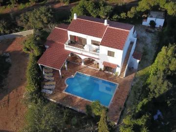 Moradia T3 com Piscina + Apartamento T1 Independente