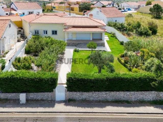 Moradia T3 com Piscina Aquecida e Jacuzzi em São Pedro da Cadeira