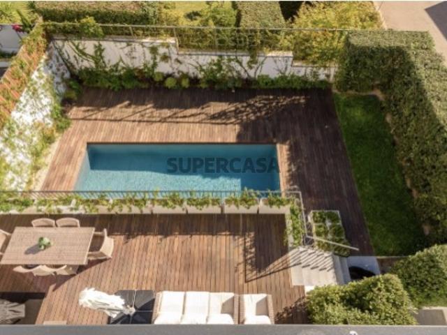 Moradia T4 com Piscina e Rooftop com Vista Mar em Francelos