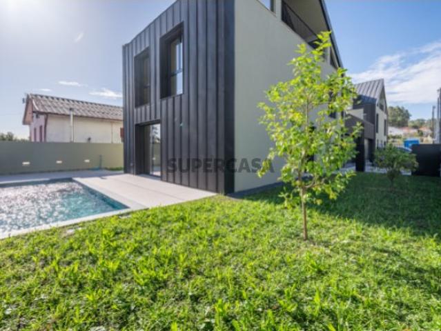 MORADIA T3 COM PISCINA AQUECIDA EM MONTE CÓRDOVA, SANTO TIRSO