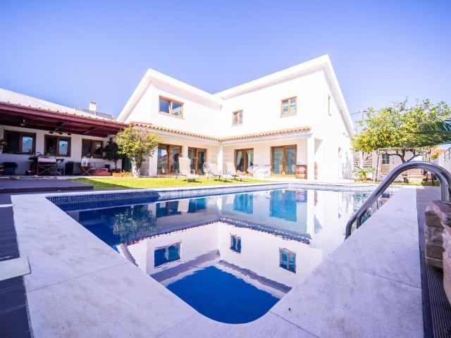 Moradia T3 com piscina e garagem na Marisol 246m² Charneca De Caparica
