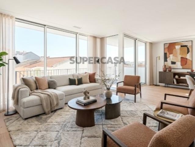 Moradia T4 com piscina e jardim na Amoreira, Cascais