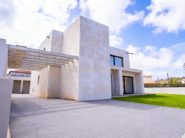 Moradia T3 com Piscina e Jardim em Salir do Porto