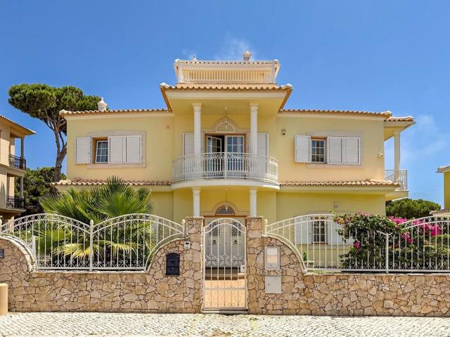 Moradia T3 com piscina e jardim em Santa Eulália, Albufeira 282m² Albufeira e Olhos de Água