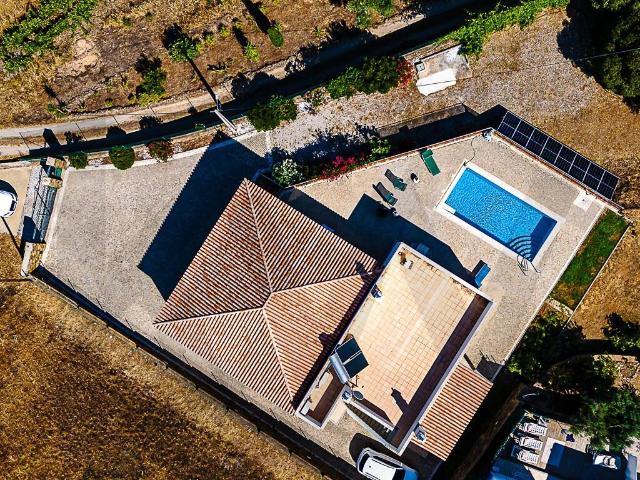 Moradia T3 com piscina e jardim, em Vale de Ebros, Tavira