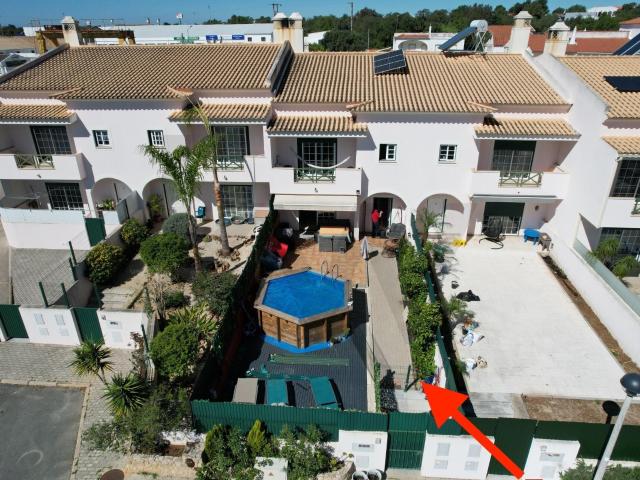 Moradia T3 com piscina e sótão com potencial para criação de um T2 | Ferreiras – Albufeira