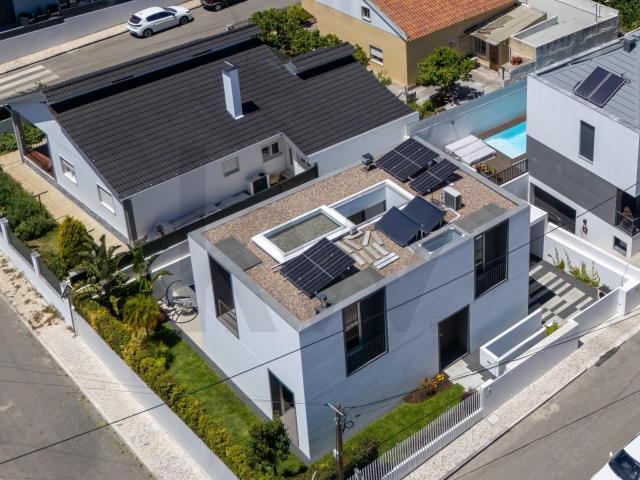 Moradia T3 com Piscina e Pátio Interior | São Domingos de Rana, Cascais