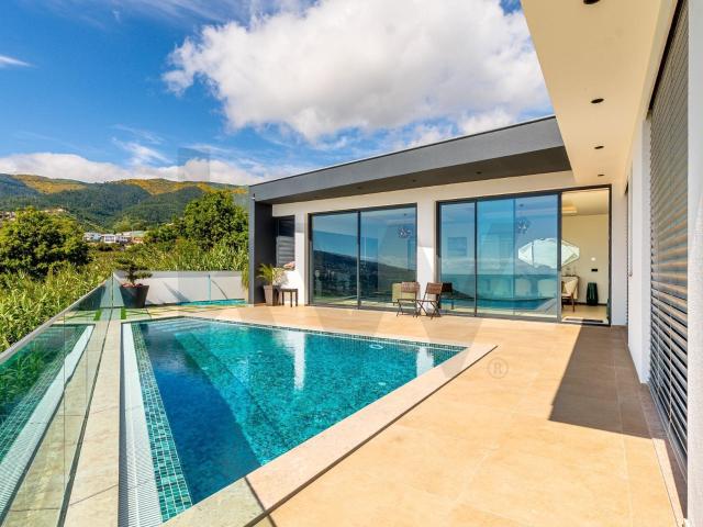 Moradia T3 com Piscina e Vista Mar | Arco da Calheta 211m² Arco Da Calheta