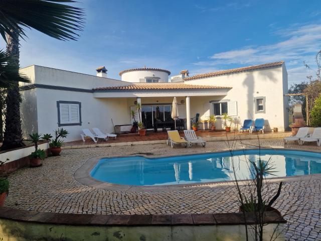 Moradia T3 Com Piscina E Vistas Para As Colinas Circundantes 158m² Moncarapacho e Fuseta