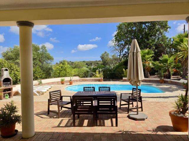Moradia T3 Com Piscina E Vistas Para As Colinas Circundantes. 158m² Moncarapacho e Fuseta