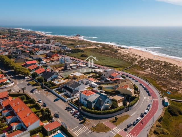 Moradia T3 com Piscina em Miramar VN Gaia