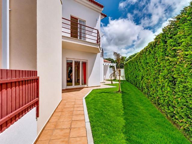 Moradia T3 com Piscina em Abelheira 153m² da Lourinhã e Atalaia