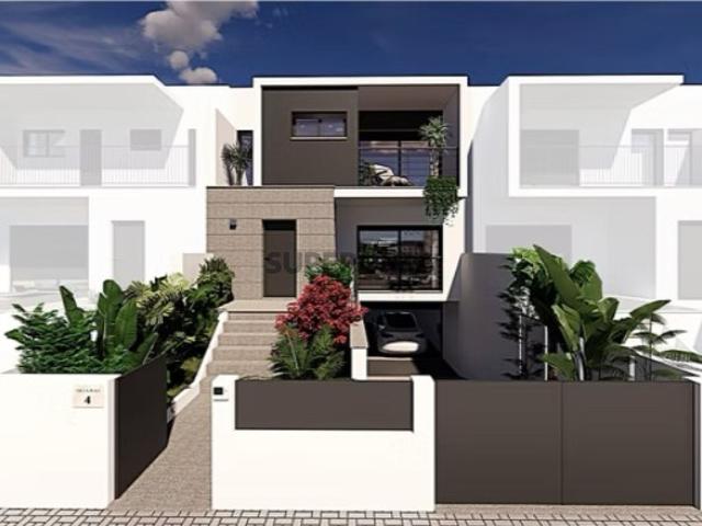 Moradia T3 com piscina, em Alcabideche