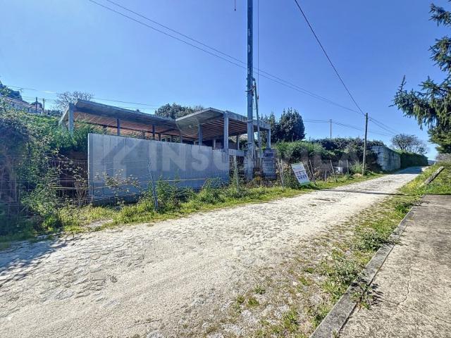 Moradia T3 com piscina, em fase de construção