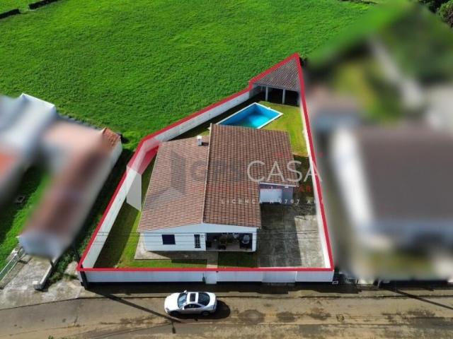 Moradia T3 com piscina em Santa Cruz
