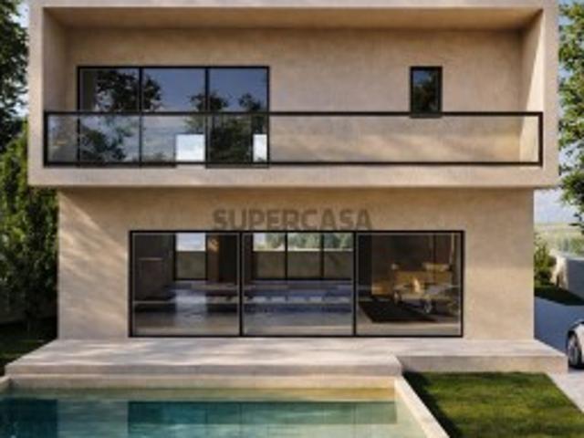 Moradia T3 com Piscina em Terreno Muito Soalheiro