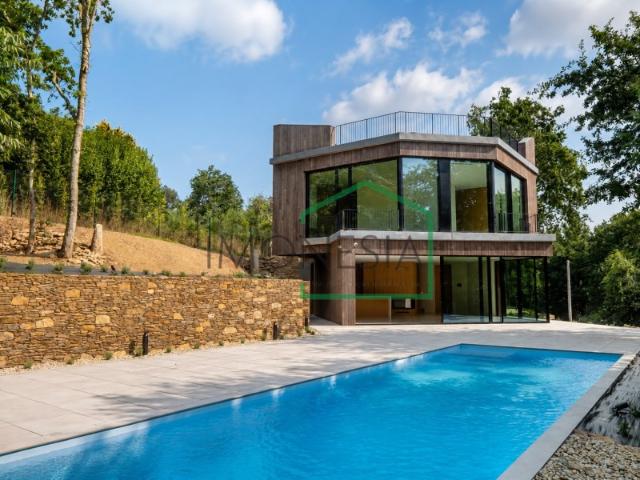 Moradia T3 com piscina em Vilar de Mouros
