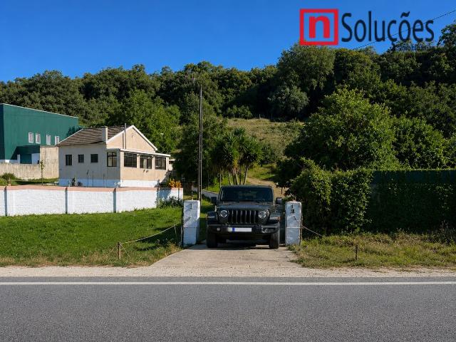 Moradia T3 com Piscina inserida em Quinta com 5.000 m² | Rua Principal, Santana – Carnota | Alenquer