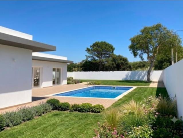 Moradia T3 com piscina junto ao centro das Caldas da Rainha