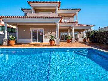 Moradia T3 com piscina, jardim, garagem e vista no Praia d'e. 198m² Amoreira