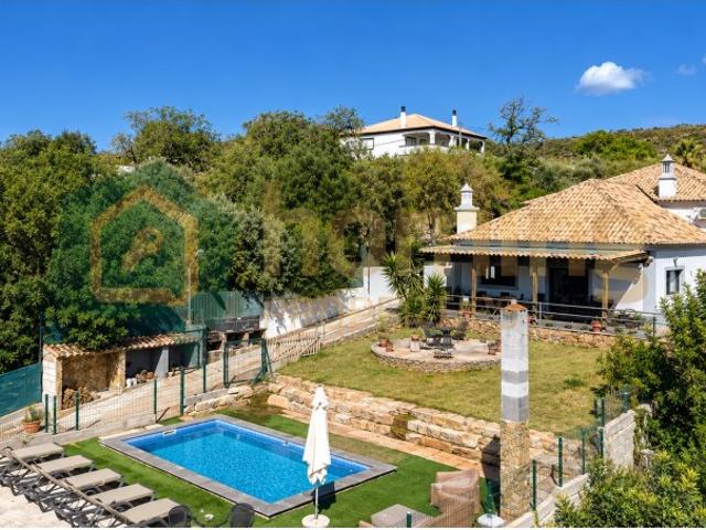 Moradia T3 com piscina para venda na Tôr Loulé Algarve