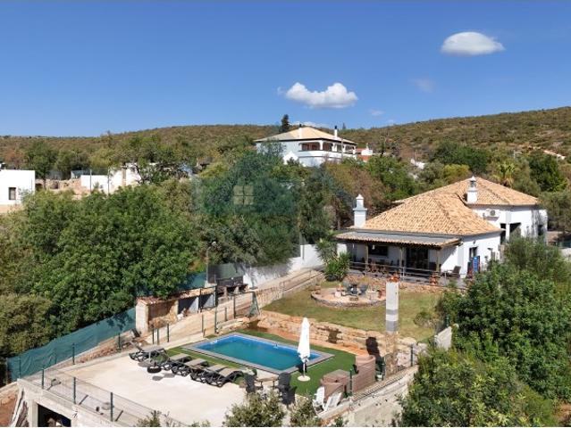 Moradia T3 com piscina para venda na Tôr Loulé Algarve