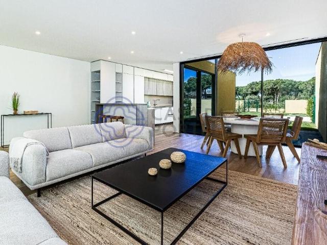Moradia T3 com piscina privada a poucos metros da Marina em. 157m² Quarteira