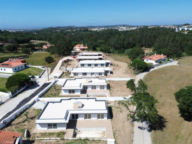 Moradia T3 com piscina privada junto ao centro das Caldas da Rainha