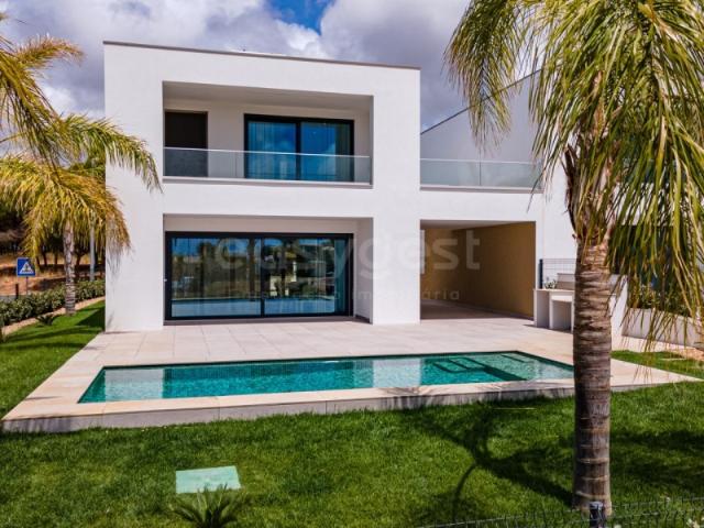 Moradia T3 com piscina privativa